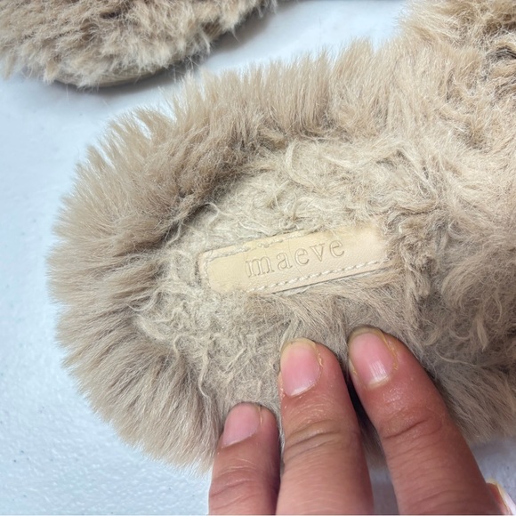 Maeve Fuzzy Slippers with White Bow Size 9 - Picture 2 of 9